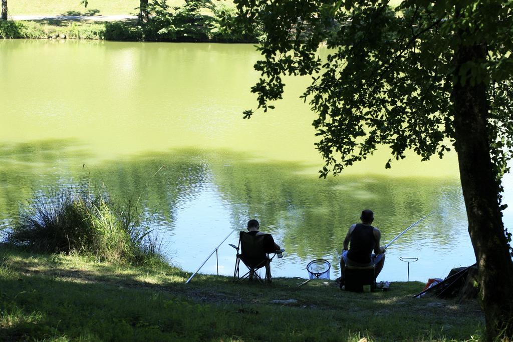 Lac De Cancon Luaran gambar