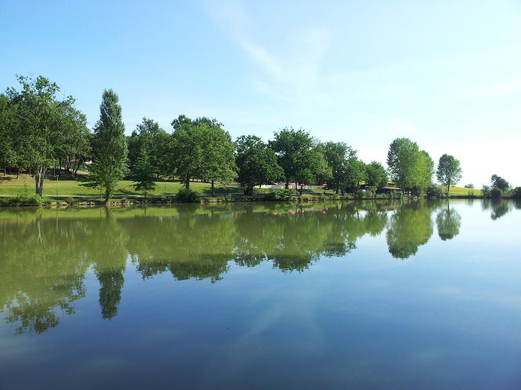 Lac De Cancon Luaran gambar