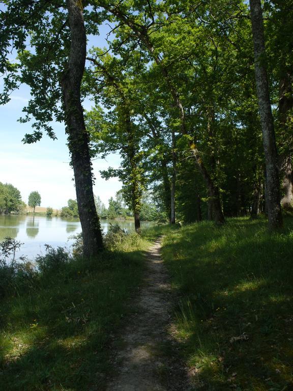 Lac De Cancon Luaran gambar